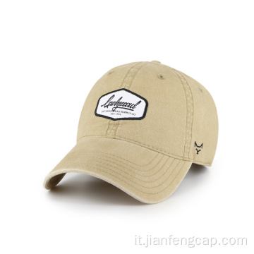 Cappello lavato con patch logo stampato